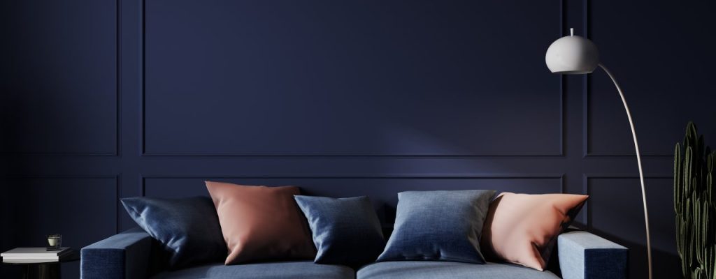 grand-salon-futur-dusk-un-canape-et-une-lampe.jpeg